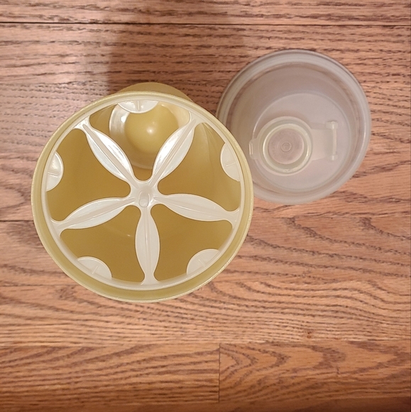 Tupperware Yellow Quick Shake Shaker - Picture 2 of 9